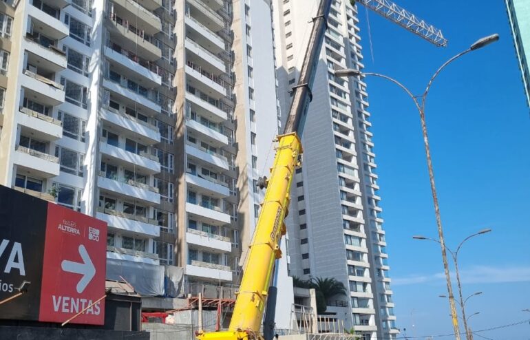 Grúa en Constructora
